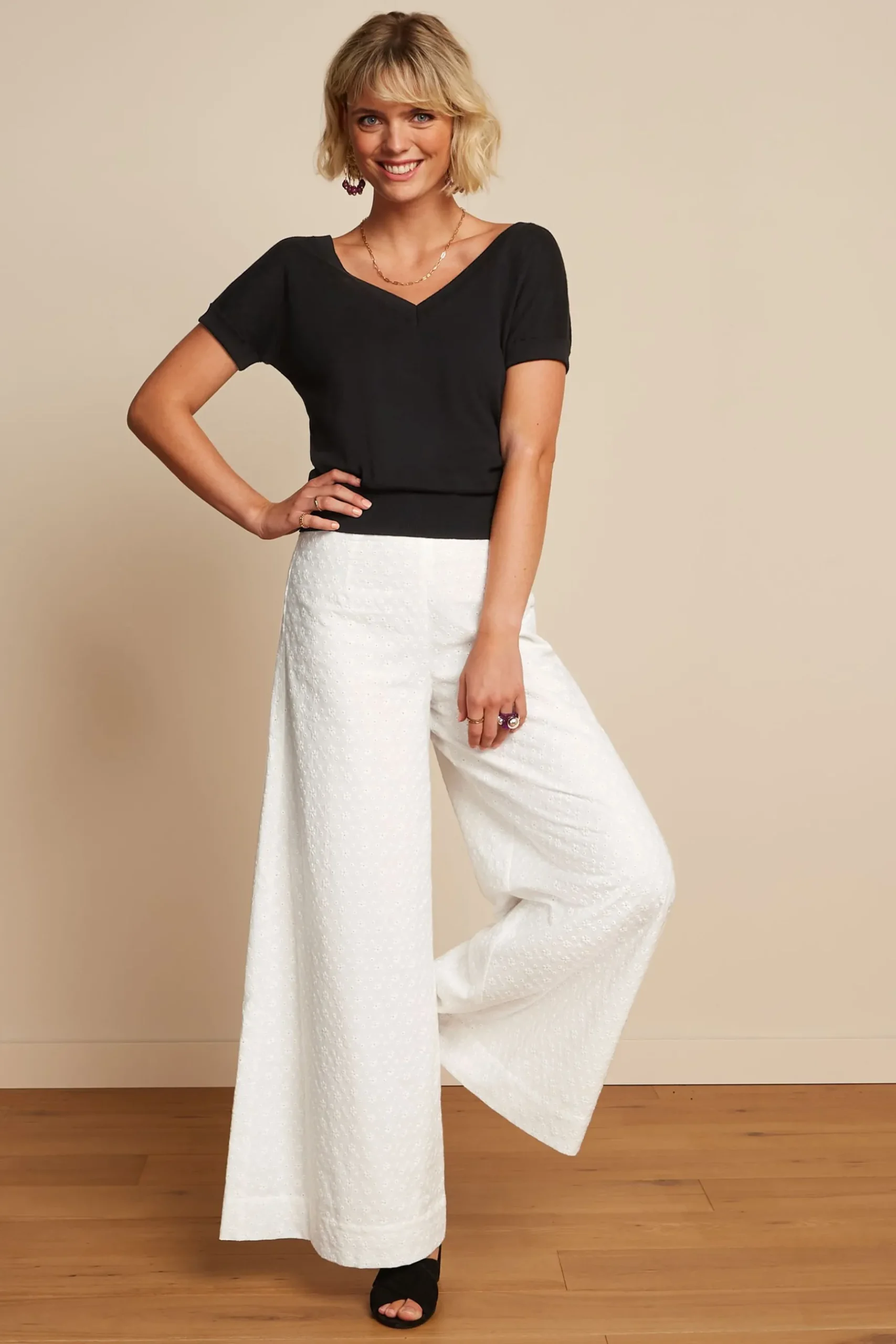 palazzo_pants_rosa_broderie_anglaise_1.webp DAMES King Louie Palazzo Pants Rosa Broderie Anglaise
