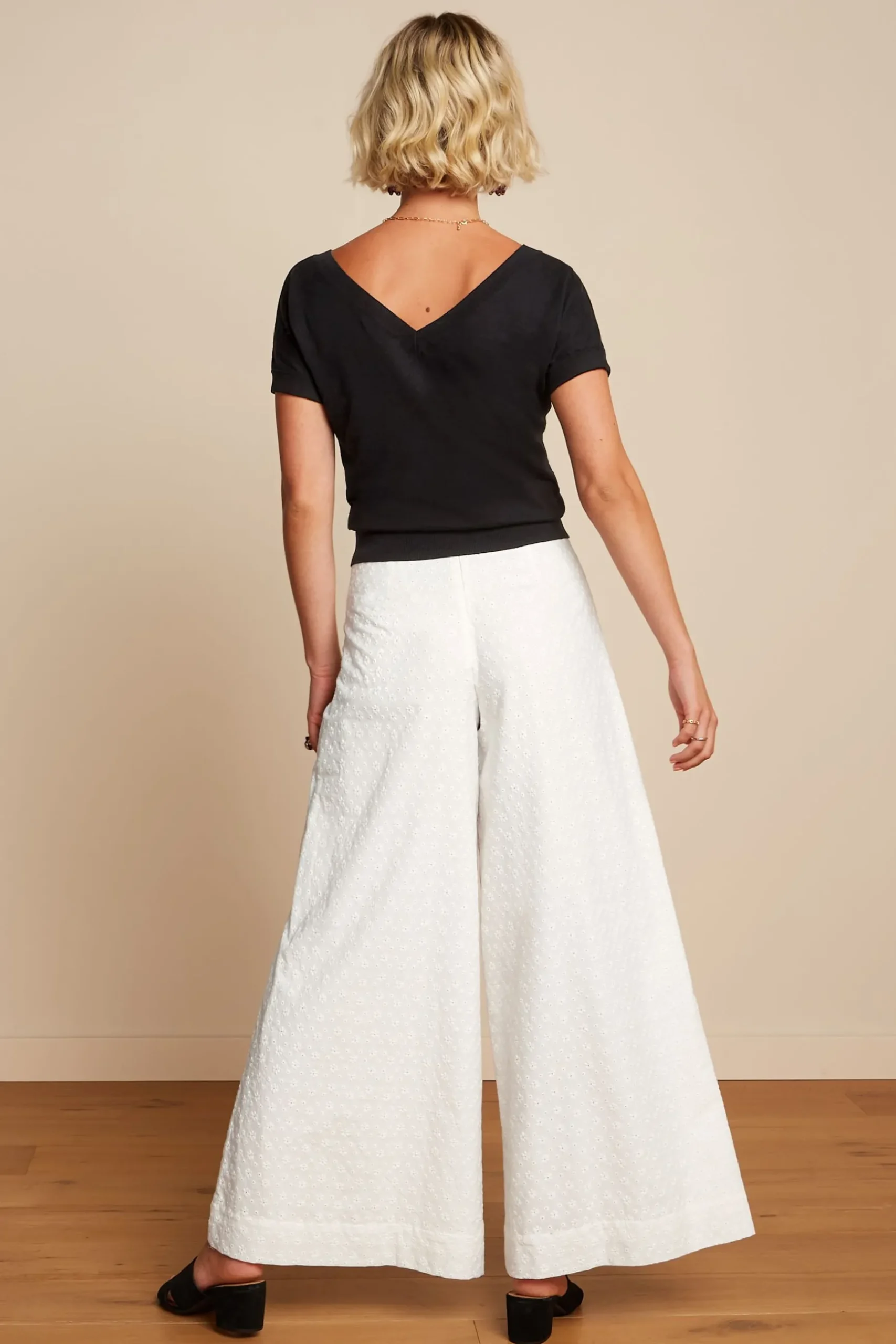 palazzo_pants_rosa_broderie_anglaise_2.webp DAMES King Louie Palazzo Pants Rosa Broderie Anglaise